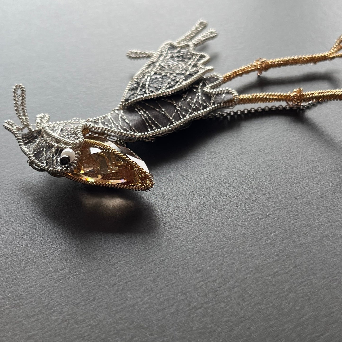 Shoebill – Magnetic Brooch with Frame (Austrian Metal Art)