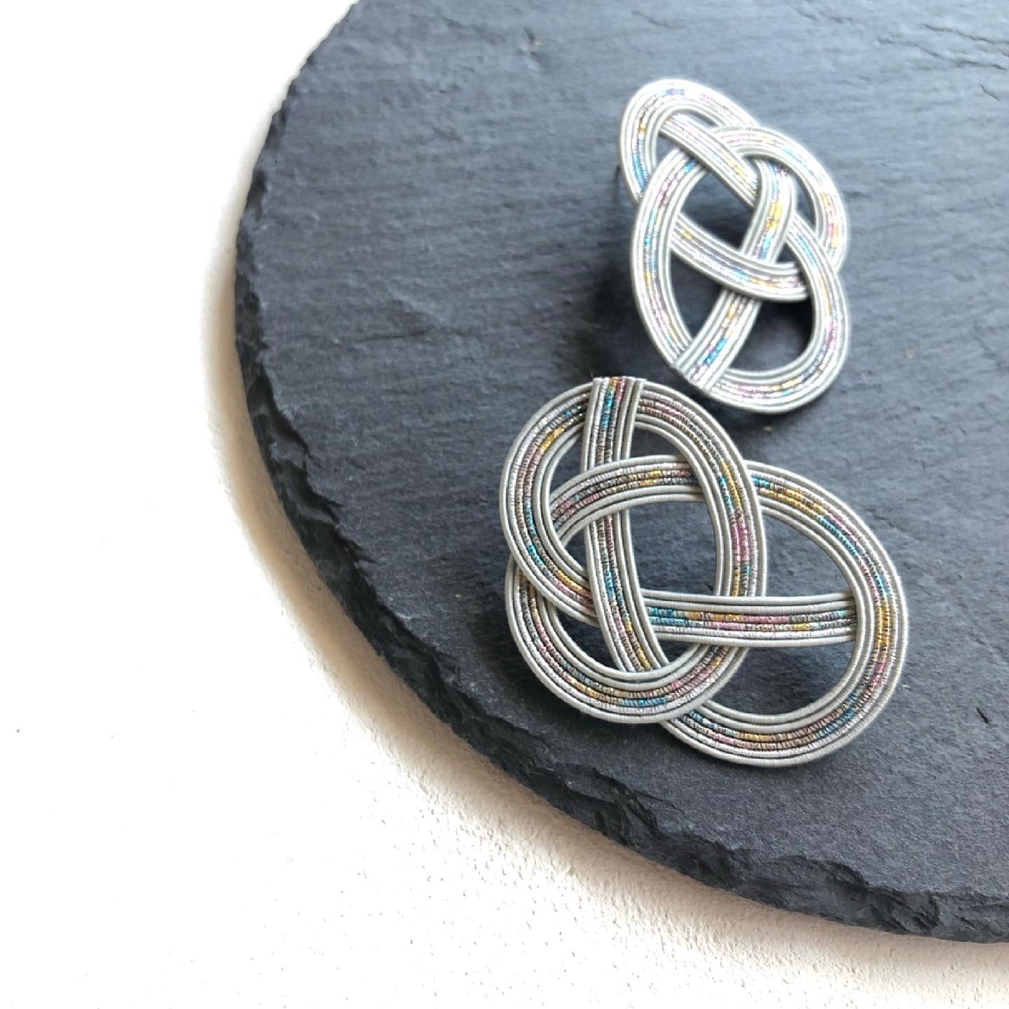 Yuubi — Japanese Mizuhiki Earrings (Gray × Subtle Rainbow)