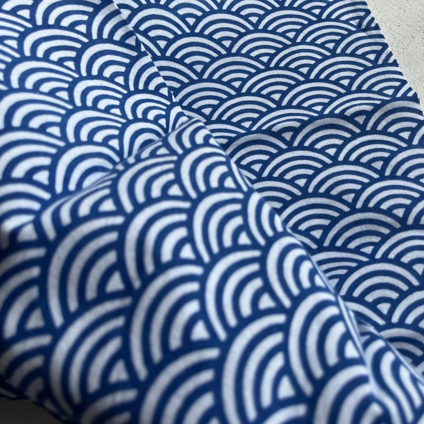 Rienzome Tenugui Seigaiha (Blue Ocean Waves