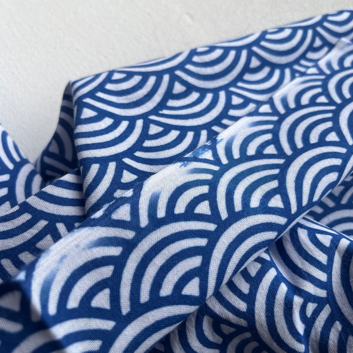 Rienzome Tenugui Seigaiha (Blue Ocean Waves