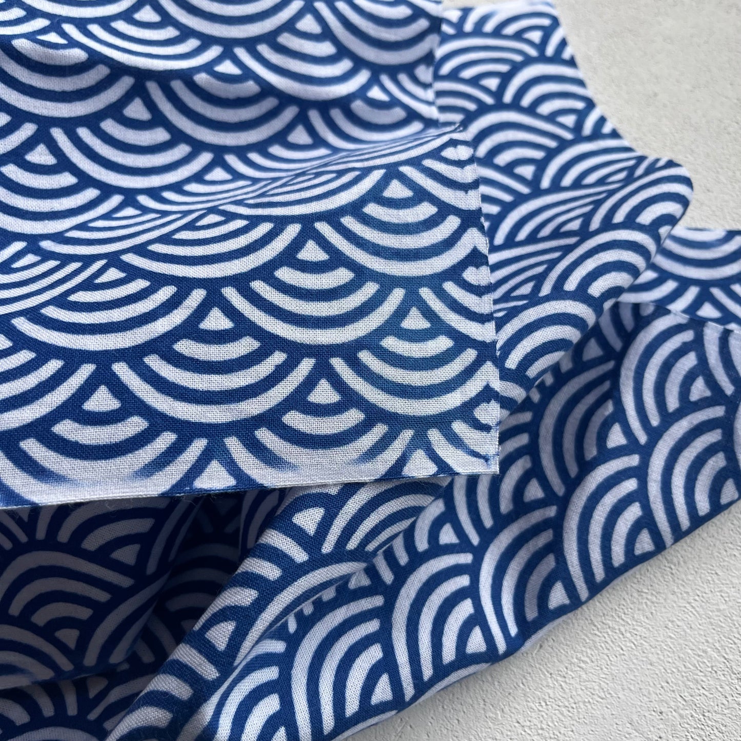 Rienzome Tenugui Seigaiha (Blue Ocean Waves