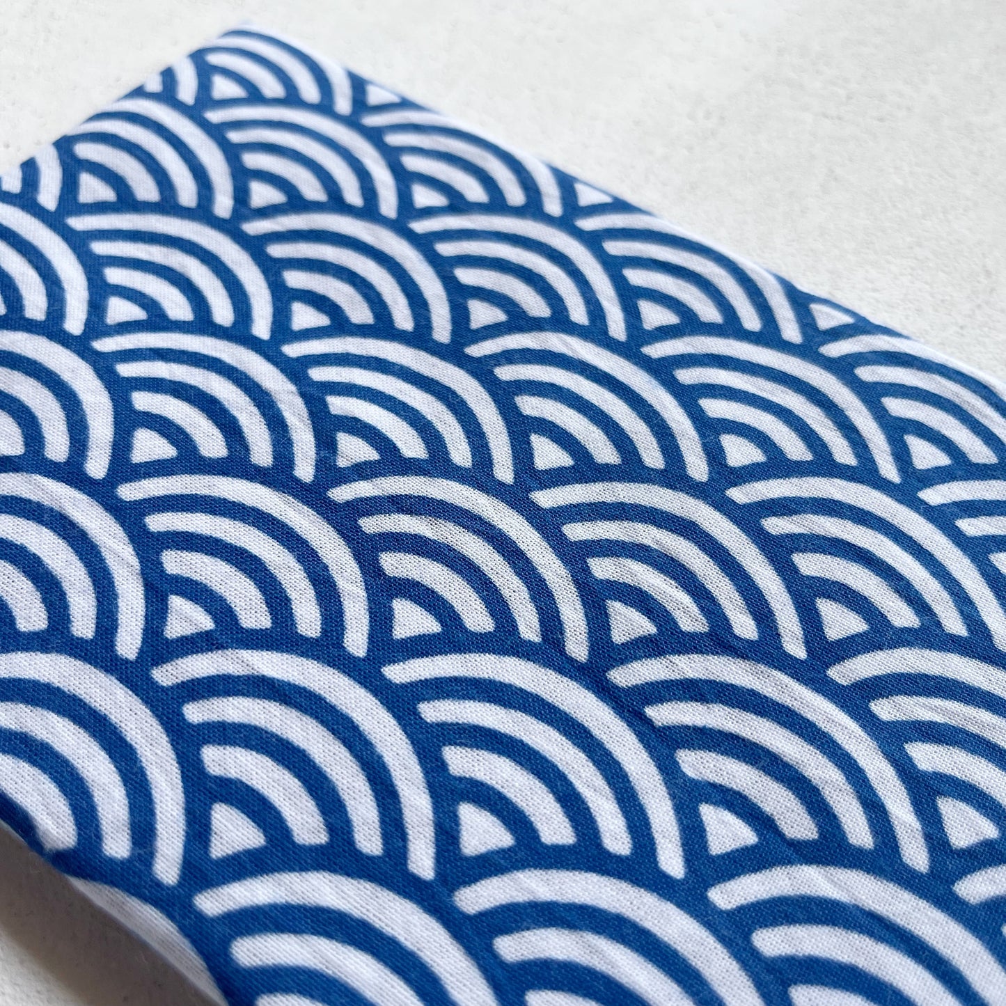 Rienzome Tenugui Seigaiha (Blue Ocean Waves
