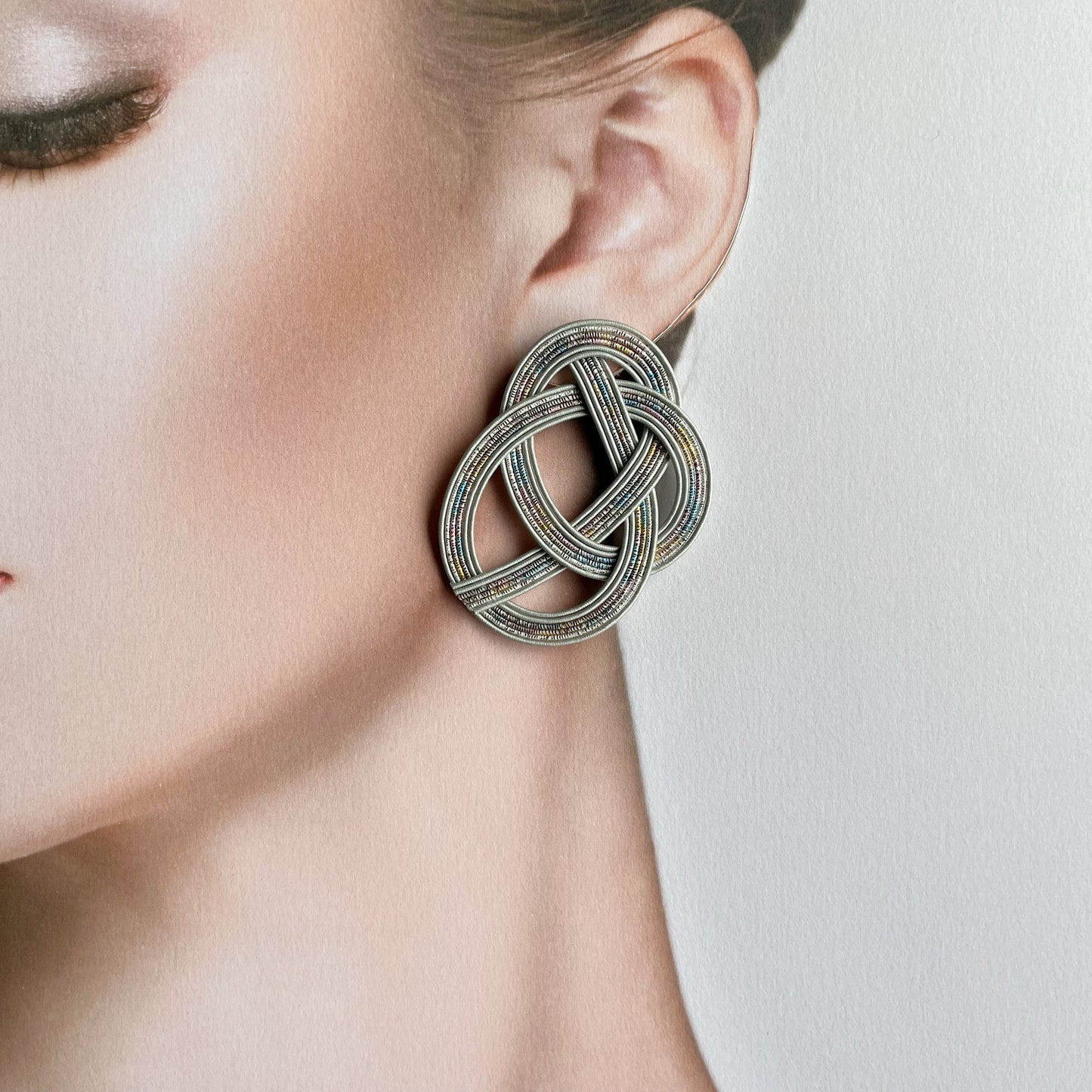 Yuubi — Japanese Mizuhiki Earrings (Gray × Subtle Rainbow)