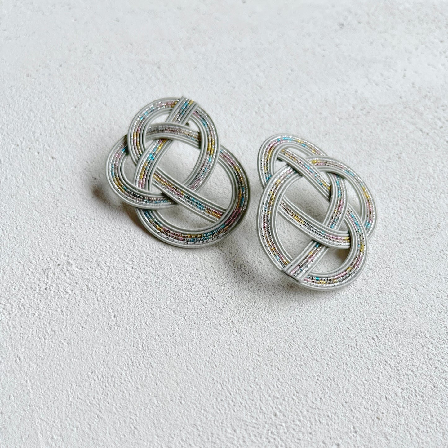 Yuubi — Japanese Mizuhiki Earrings (Gray × Subtle Rainbow)
