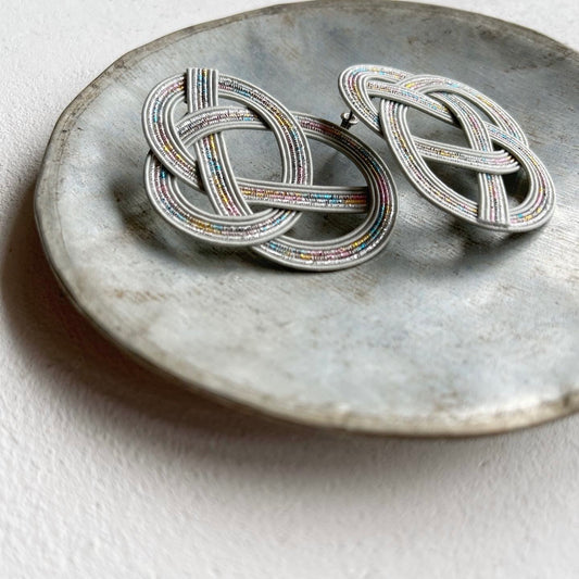 Yuubi — Japanese Mizuhiki Earrings (Gray × Subtle Rainbow)